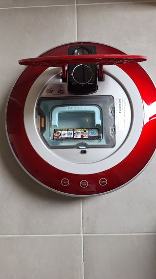 Robot aspirador LG HCM-BOT rojo