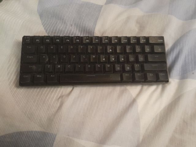 Teclado Gamer 61 teclas RGB