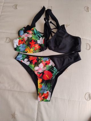 Bikini negro y multicolor