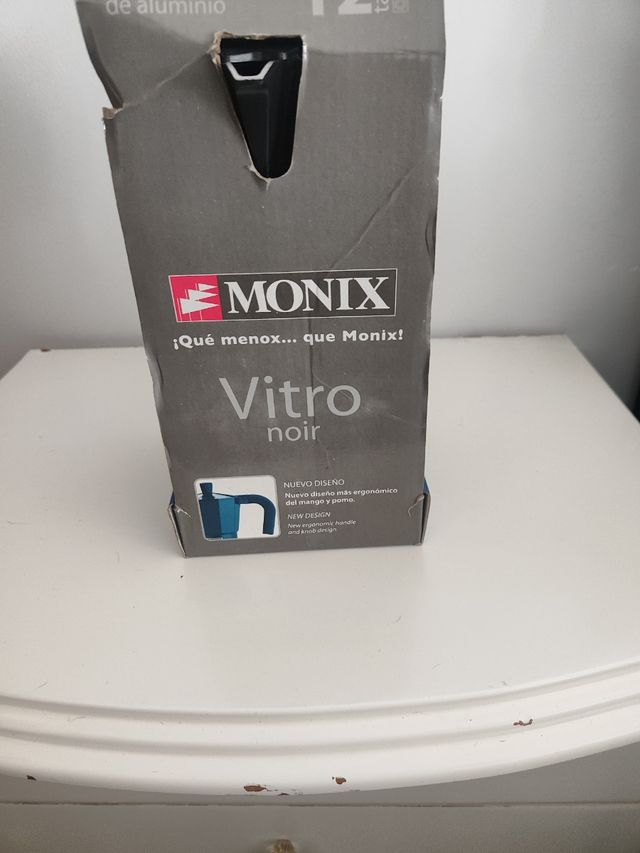 Cafetera express Monix Vitro negra