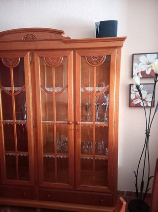 Vitrina madera estilo clásico