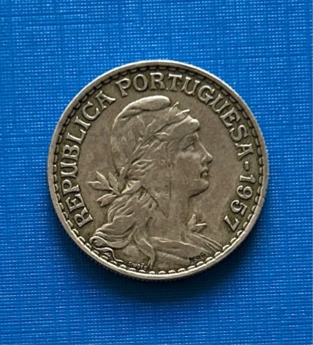 Monedas escudos portugueses.