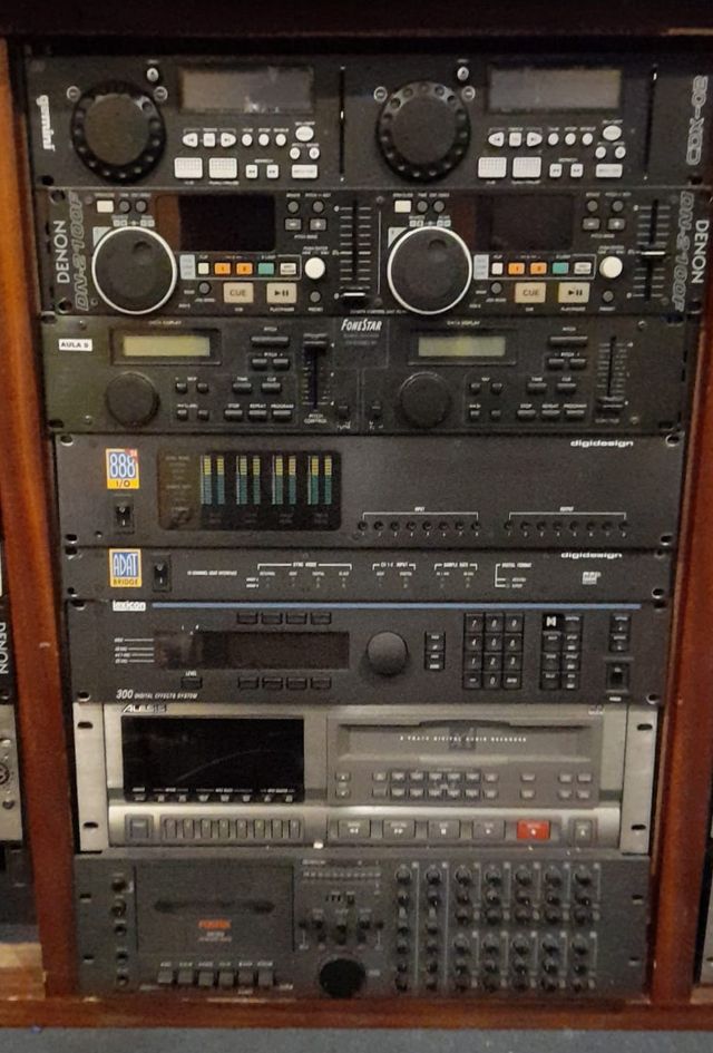 Módulos rack de estudio variados