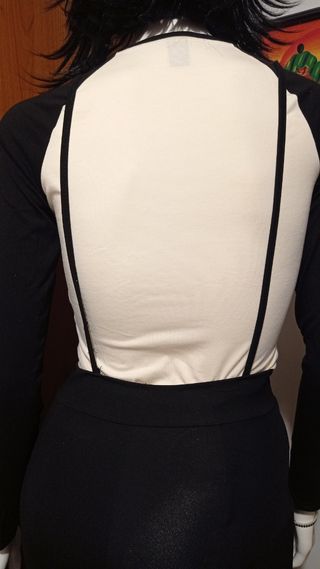 Pantaloni a zampa tipo salopette