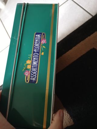 Scatola porta biscotti Lazzaroni vintage con rosa