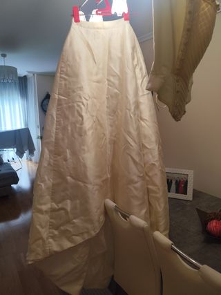 Vestido de corpiño y falda.