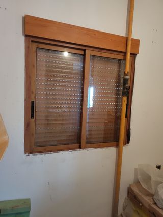 Ventana aluminio color madera 2 hojas correderas.