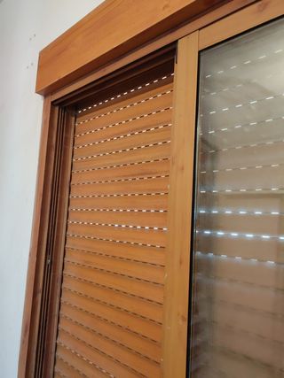 Ventana aluminio color madera 2 hojas correderas.