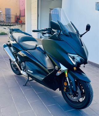 Yamaha TMAX DX - a toda prueba. muchos extras