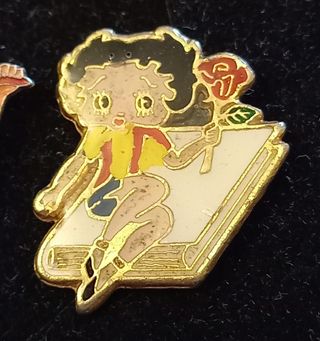 Lote de pins Betty Boop futbolista