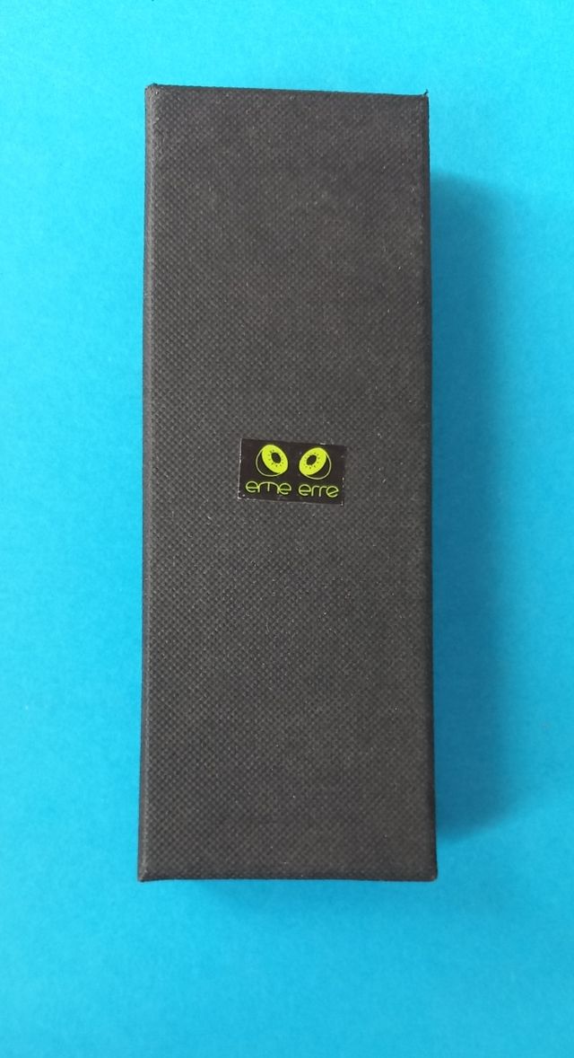 Marcapáginas metálico elegante