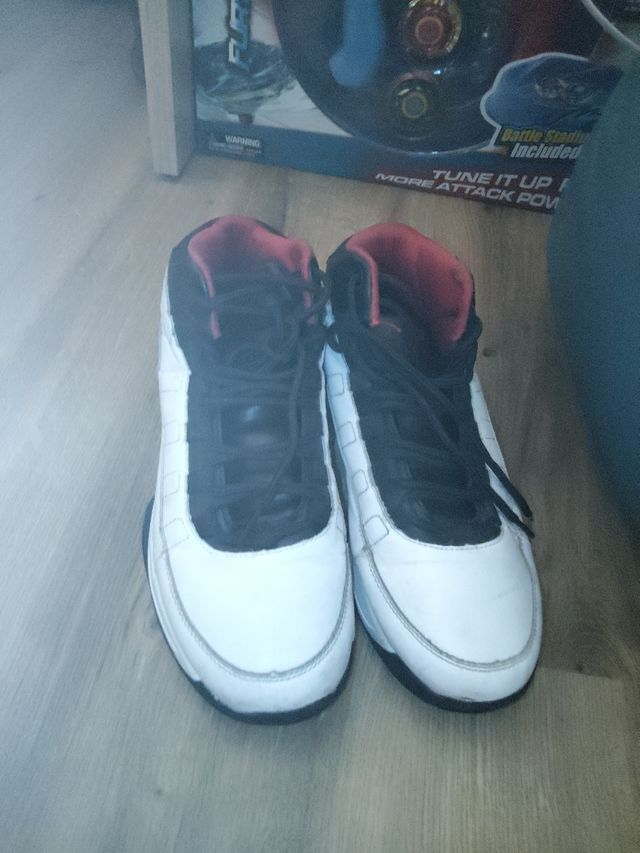 Zapatillas Fila baloncesto blancas y negras