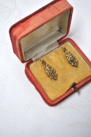 Pendientes antiguos de oro con estuche 