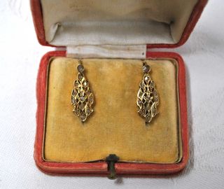 Pendientes antiguos de oro con estuche 