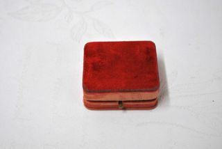 Pendientes antiguos de oro con estuche 