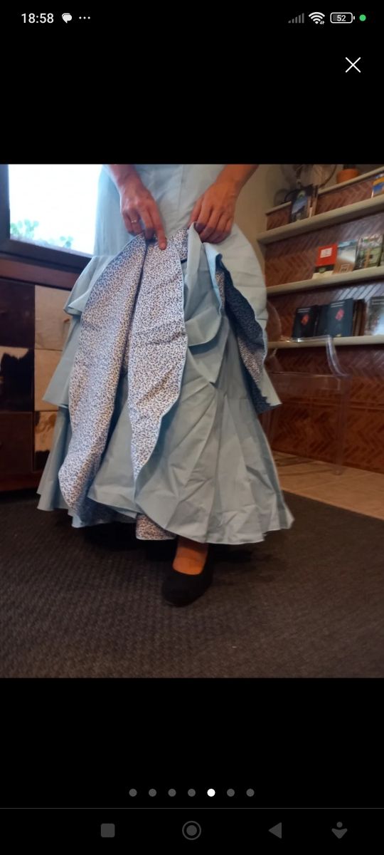 Vestido Sevillana azul celeste con flores azulonas