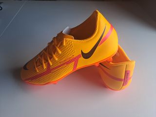 Botas fútbol Nike Phantom con tacos 40,5