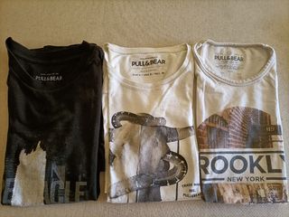 2 camisetas Pull Bear. Talla S. Negra blanca