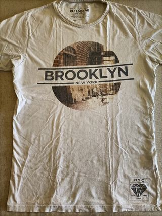 2 camisetas Pull Bear. Talla S. Negra blanca