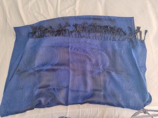 Pañuelo azul 170*65cm sin contar los flecos