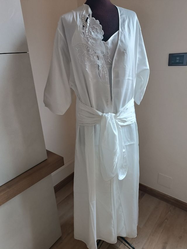 Completo notte  sposa mai usato bellissimo