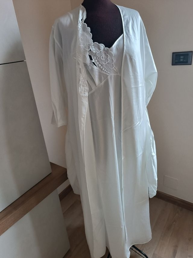 Completo notte  sposa mai usato bellissimo