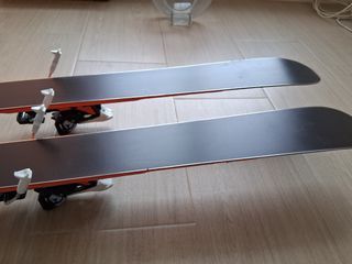 Tablas de esquí con fijaciones