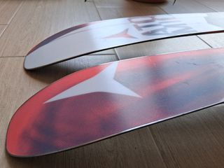 Tablas de esquí con fijaciones