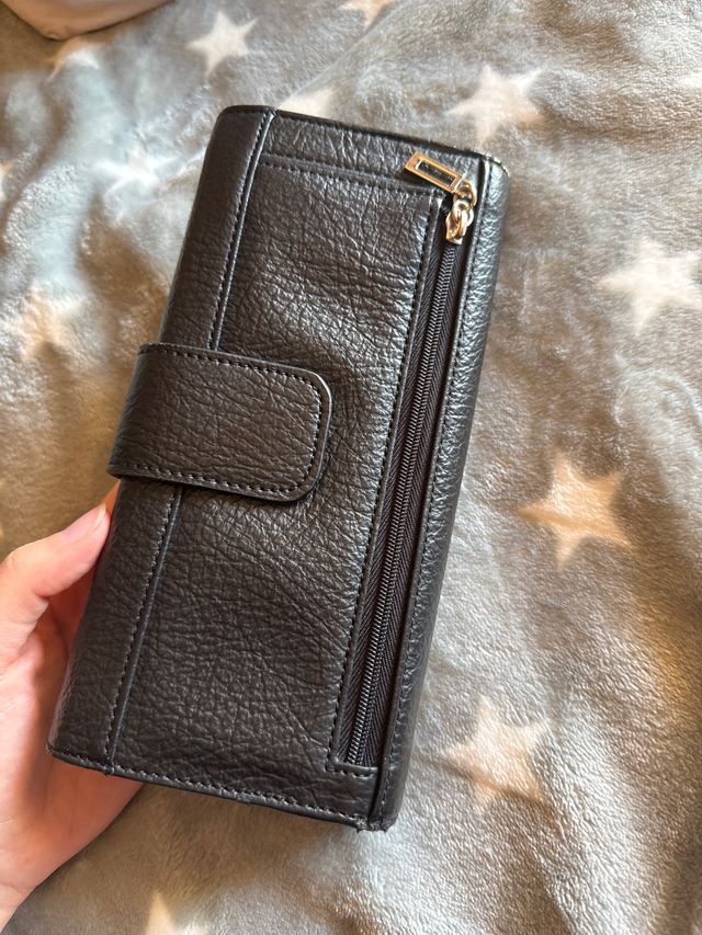 Se vende cartera de Guess