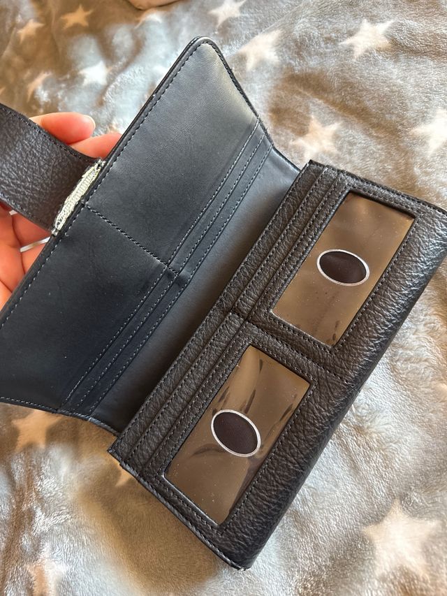 Se vende cartera de Guess