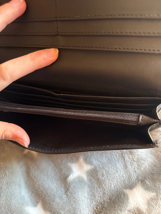 Se vende cartera de Guess