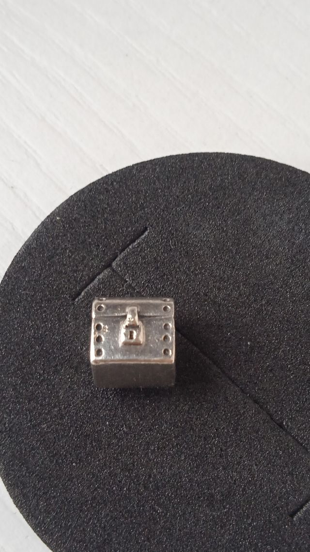 Colgante Pandora cofre