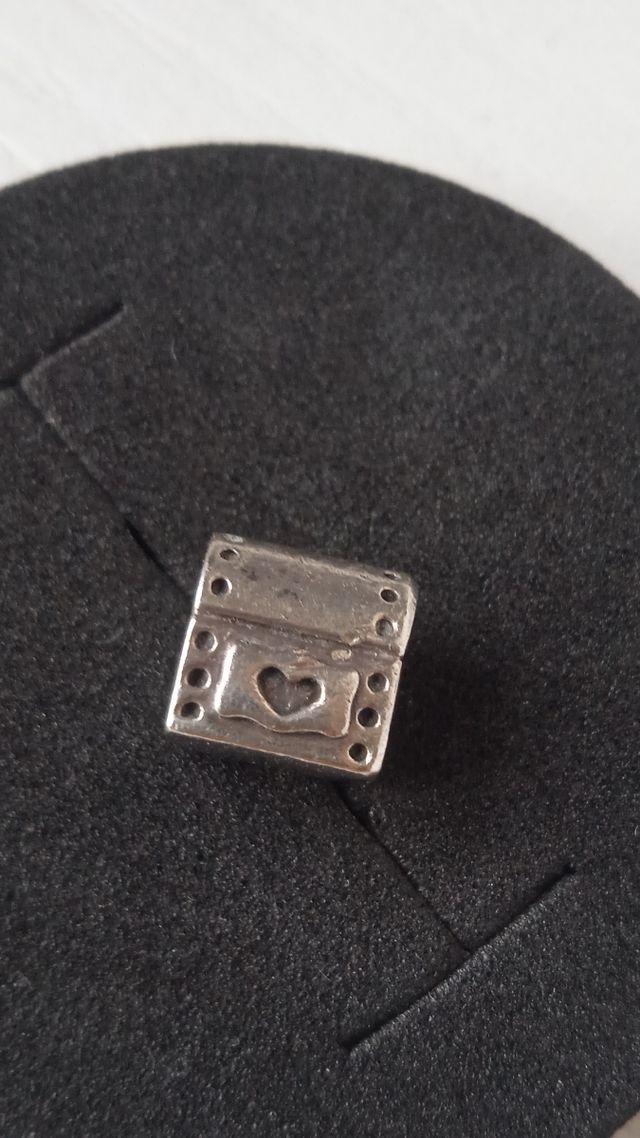 Colgante Pandora cofre