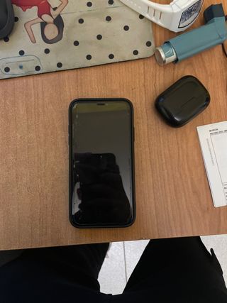 iPhone XR negro - pantalla y parte trasera dañadas