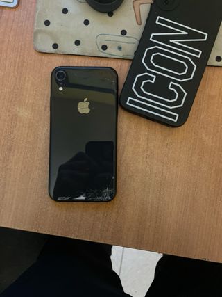 iPhone XR negro - pantalla y parte trasera dañadas