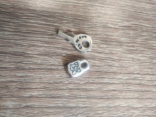 Uno de 50: Llave y candado plata