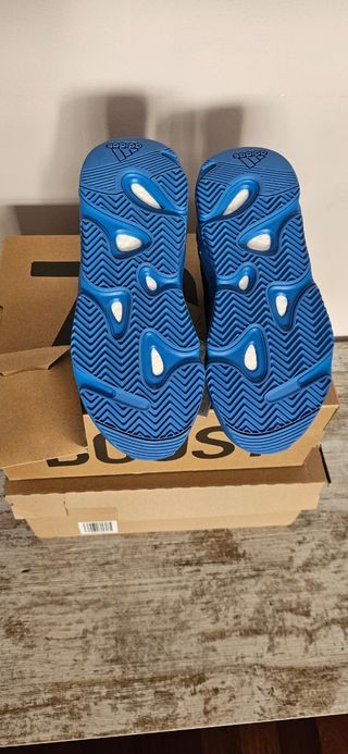 Adidas Yeezy Boost 700 Hi-Res