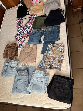 Vendo mi ropa, blusas, jeans, chaqueta. Talla M