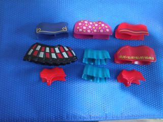playmobil, mantas sillas y bocados.