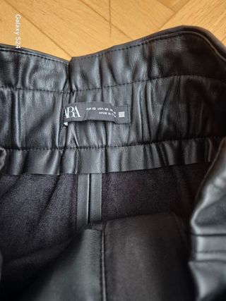 Shorts polipiel negros