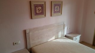 En La Manga cabecero y mesillas