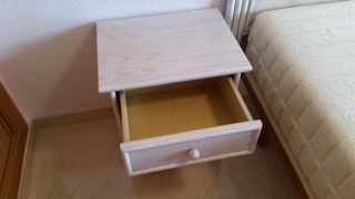 En La Manga cabecero y mesillas