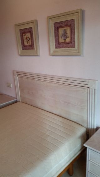 En La Manga cabecero y mesillas