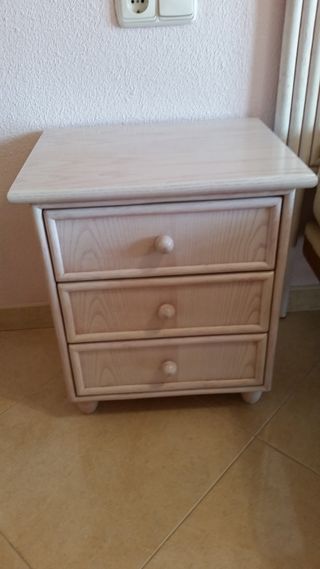 En La Manga cabecero y mesillas