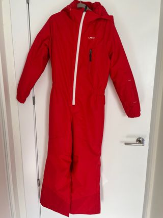 Mono rojo esquiar niño
