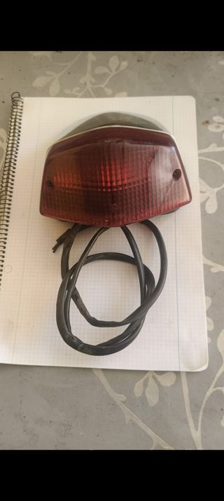 Piloto trasero Honda VT 1100 Shadow del 1999.