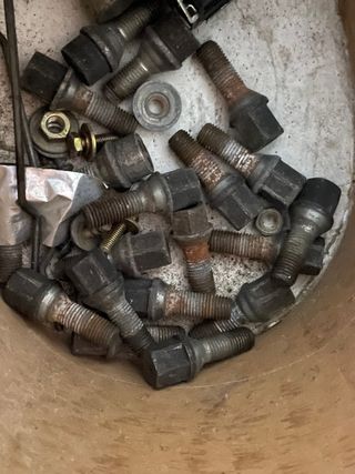 Tornillos BMW E36 c/antirrobo