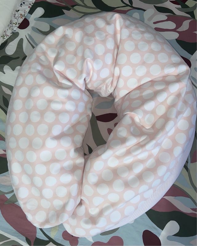 Cojín lactancia lunares rosa