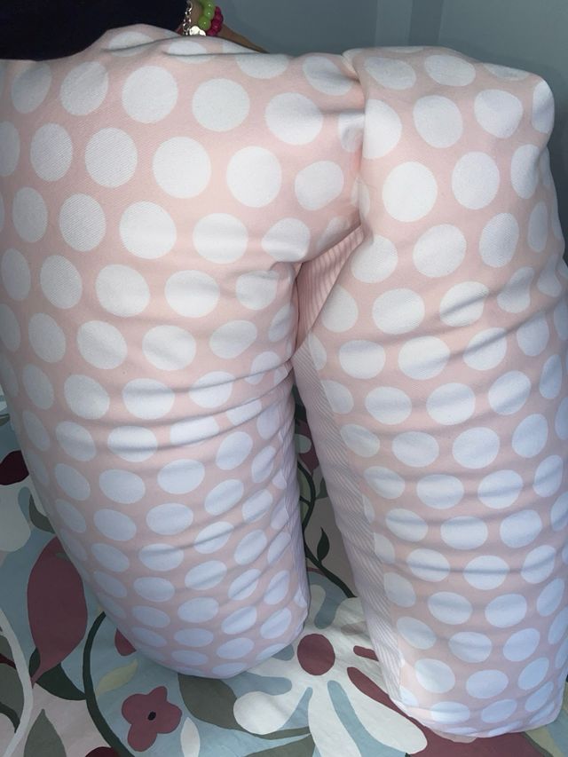 Cojín lactancia lunares rosa