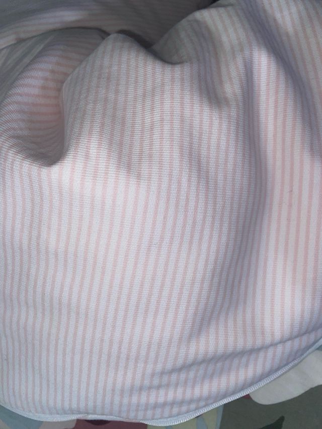 Cojín lactancia lunares rosa